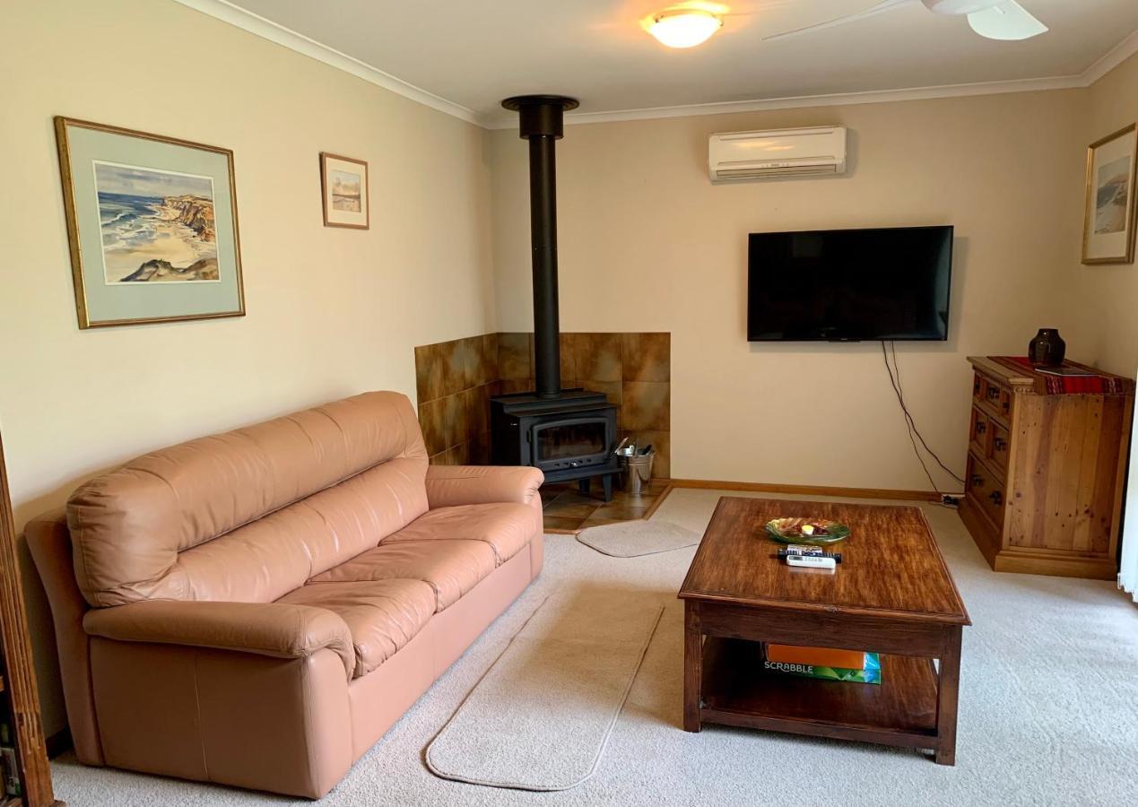 Leeward 'tranquil beachfront' Kingscote Extérieur photo