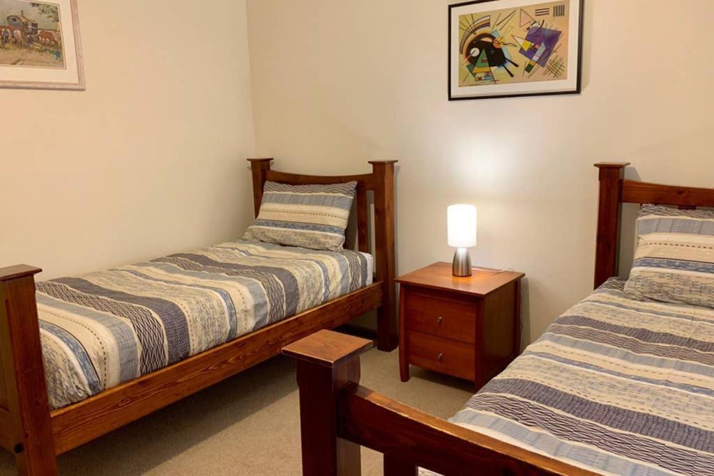 Leeward 'tranquil beachfront' Kingscote Extérieur photo