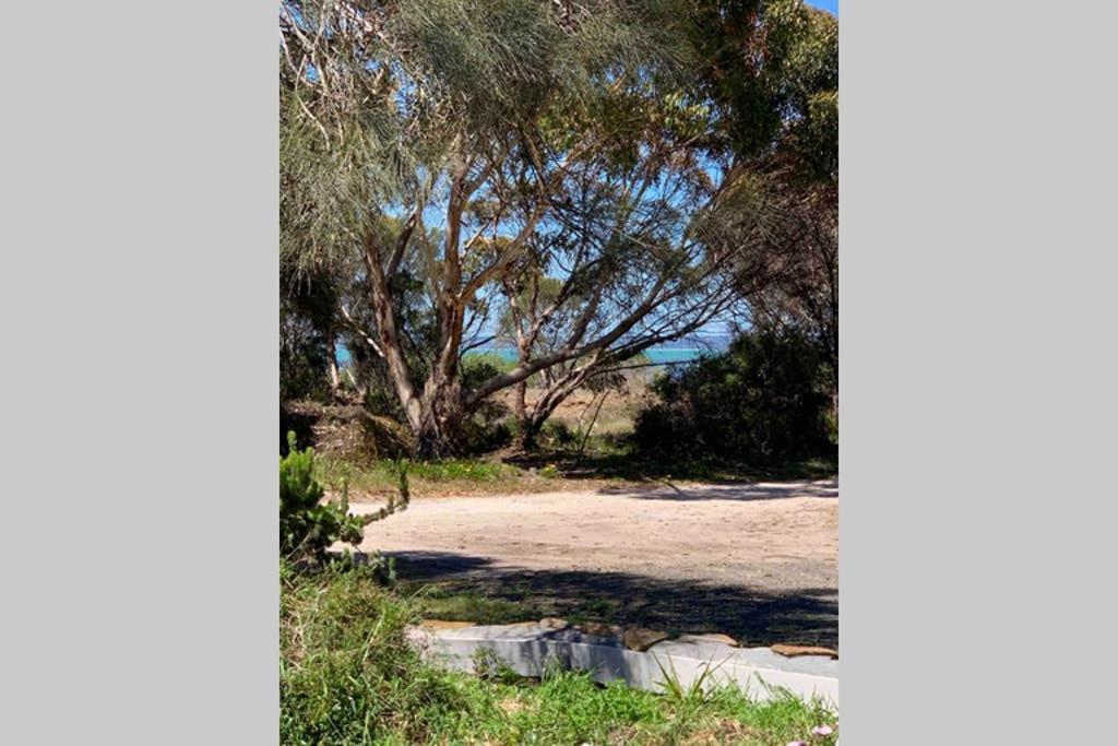 Leeward 'tranquil beachfront' Kingscote Extérieur photo
